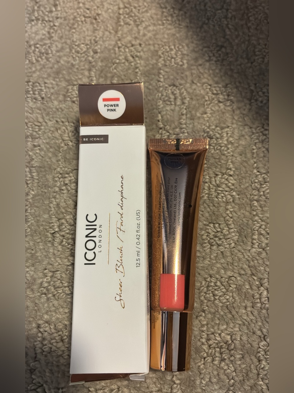 Iconic London-Sheer Blush in POWER PINK